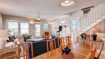Family House, 3 Bedrooms, Ocean View, Sea Facing | In-room dining