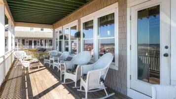 Family House, 4 Bedrooms, Sea Facing | Terrace/patio