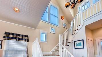 Family House, 4 Bedrooms, Sea Facing | Living area