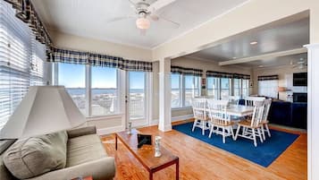 Family House, 4 Bedrooms, Sea Facing | Living room