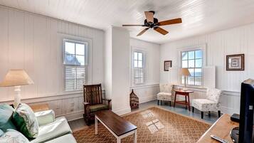 Family House, 3 Bedrooms, Ocean View, Sea Facing | Living area