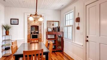 Family House, 3 Bedrooms, Ocean View, Sea Facing | In-room dining