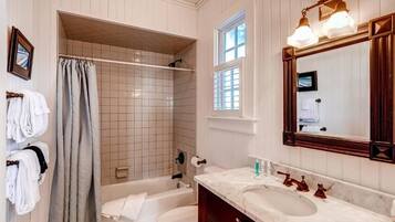 Family House, 3 Bedrooms, Ocean View, Sea Facing | Bathroom | Shower, towels
