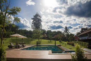 Outdoor pool - Moon Terrace Resort & Hotel (Mae Rim)