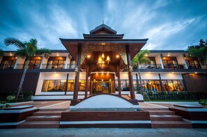 Front of property - evening/night - Moon Terrace Resort & Hotel (Mae Rim)