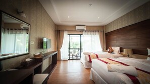 Minibar, in-room safe, desk, blackout curtains - Moon Terrace Resort & Hotel (Mae Rim)