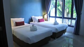 Deluxe Twin Room | Individually decorated, individually furnished, blackout curtains