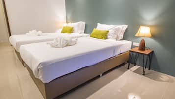 Deluxe Twin Room | Blackout drapes, free WiFi