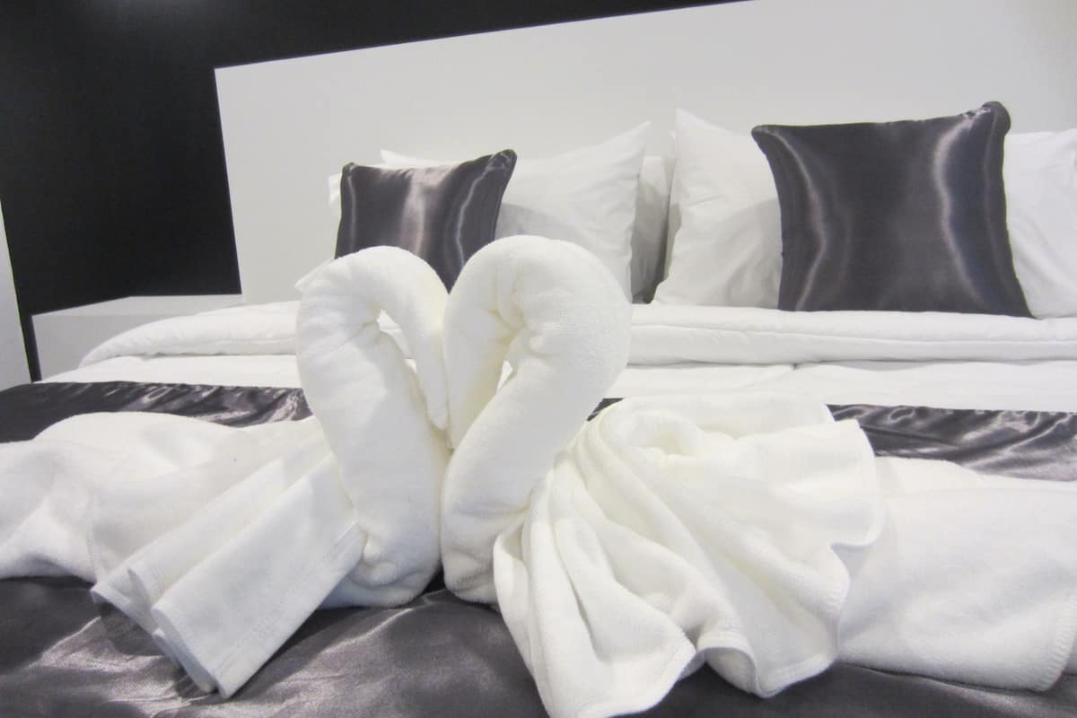 Deluxe Room | In-room safe, blackout drapes, free WiFi