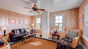 Family House, 3 Bedrooms, Ocean View, Sea Facing | Living room