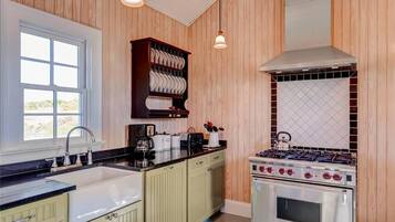 Family House, 3 Bedrooms, Ocean View, Sea Facing | Private kitchen | Fridge, microwave, coffee/tea maker