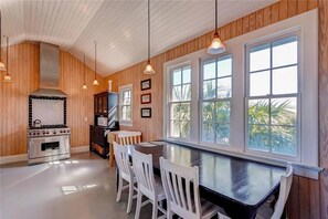 Refrigerador, microondas, cafetera/tetera