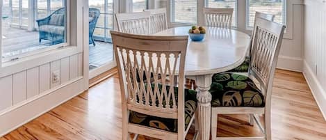 Family House, 6 Bedrooms, Ocean View, Sea Facing | In-room dining