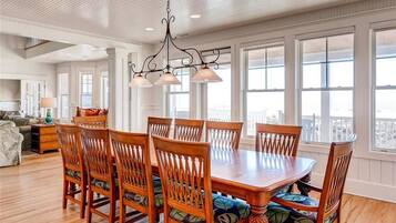 Family House, 6 Bedrooms, Ocean View, Sea Facing | In-room dining