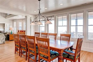 Family House, 6 Bedrooms, Ocean View, Sea Facing | In-room dining