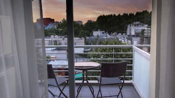 1 bedroom, premium bedding, in-room safe, desk