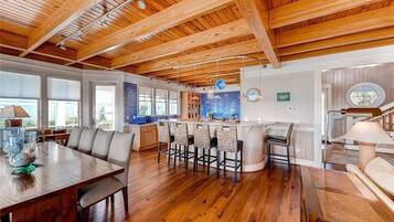 Family House, 5 Bedrooms, Ocean View, Sea Facing | In-room dining