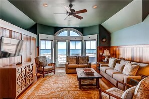 Family House, 5 Bedrooms, Ocean View, Sea Facing | Living area - Coastal Beach House 5 Bedroom Holiday Home By Bald Head Island (Bald Head Island)