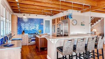 Family House, 5 Bedrooms, Ocean View, Sea Facing | Living area