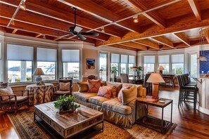 Family House, 5 Bedrooms, Ocean View, Sea Facing | Living area - Coastal Beach House 5 Bedroom Holiday Home By Bald Head Island (Bald Head Island)