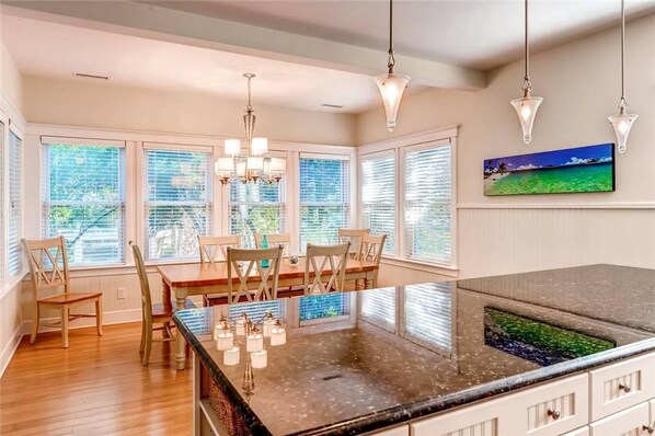 Casa familiar, 3 habitaciones | Cocina privada | Refrigerador, microondas y cafetera y tetera 