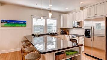 Family House, 3 Bedrooms | Private kitchen | Fridge, microwave, coffee/tea maker