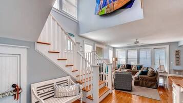 Family House, 4 Bedrooms, Ocean View, Sea Facing | Living area