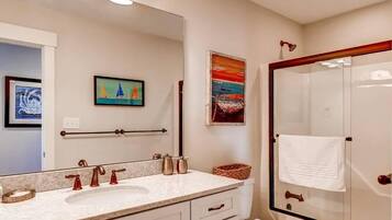Family House, 4 Bedrooms, Ocean View, Sea Facing | Bathroom | Shower, towels