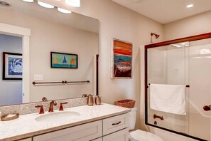 Family House, 4 Bedrooms, Ocean View, Sea Facing | Bathroom | Shower, towels - Hat Trick 4 Bedroom Holiday Home By Bald Head Island (Bald Head Island)