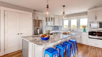 Family House, 4 Bedrooms, Ocean View, Sea Facing | Private kitchen | Fridge, microwave, coffee/tea maker