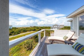 Family House, 4 Bedrooms, Ocean View, Sea Facing | Balcony - Hat Trick 4 Bedroom Holiday Home By Bald Head Island (Bald Head Island)