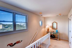 Staircase - Indigo Pelican Indigo Pelican 5 Bedroom Holiday Home By Bald Head Island (Bald Head Island)