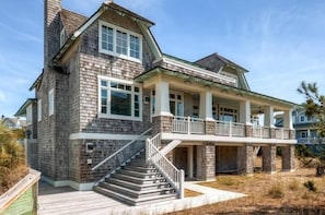 Front of property - Island Belle 4 Bedroom Holiday Home By Bald Head Island (Bald Head Island)