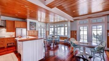 Family House, 4 Bedrooms, Ocean View, Sea Facing | Private kitchen | Fridge, microwave, coffee/tea maker