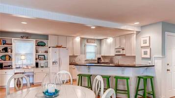 Family House, 4 Bedrooms, Ocean View, Sea Facing | Private kitchen | Fridge, microwave, coffee/tea maker