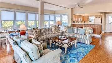 Family House, 4 Bedrooms, Ocean View, Sea Facing | Living area