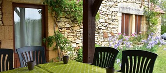 Rurale sijaitsee loma-asunnon upealla näköalalla, lähellä Cazals.