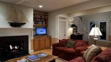 Family House, 5 Bedrooms | Living area