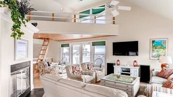 Family House, 3 Bedrooms, Ocean View, Sea Facing | Living room