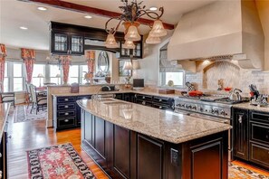 Family House, 4 Bedrooms, Ocean View, Sea Facing | Private kitchen