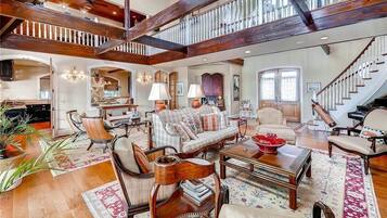 Casa familiar, 4 habitaciones, vistas al mar, mirando al mar | Zona de estar