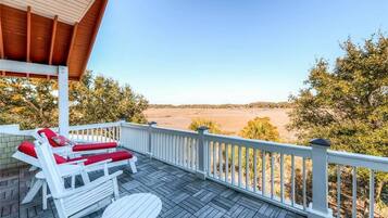 Family House, 6 Bedrooms, River View | Balcony
