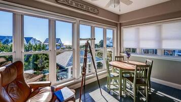 Family House, 5 Bedrooms, Ocean View, Sea Facing | Living room