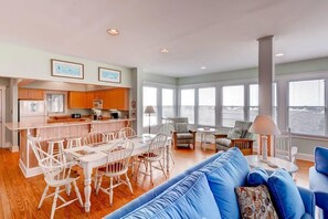Casa familiar, 3 habitaciones, vista al océano, frente al mar | Servicio a la habitación