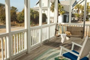 Terrace/patio - Purrfect Paws 2 Bedroom Holiday Home By Bald Head Island (Bald Head Island)