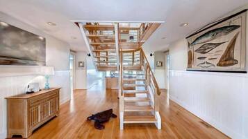 Family House, 5 Bedrooms, Ocean View, Sea Facing | Living area