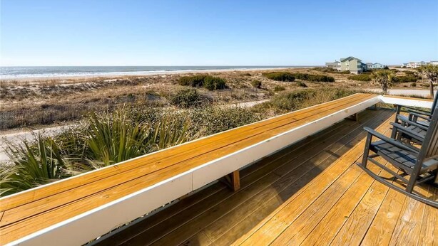A wooden deck with a bench overlooking a beach and dunes. - SeaWinds 4 Bedroom Holiday Home By Bald Head Island (Bald Head Island)