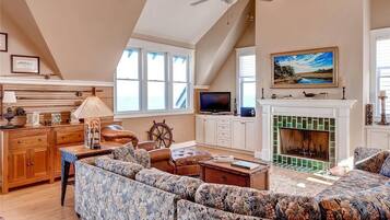 Family House, 3 Bedrooms, Ocean View, Sea Facing | Living area