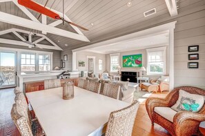 Family House, 5 Bedrooms, Ocean View, Sea Facing | In-room dining