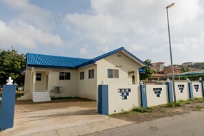 Exterior - The Lush (Willemstad)
